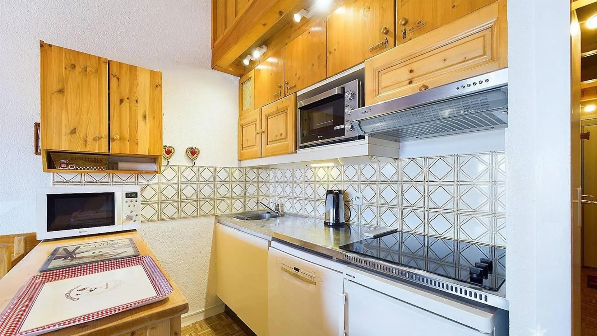 Studio Cabine Et Mezzanine Pour 4 Pers A Montvalezan-La Rosiere - Fr-1-398-550